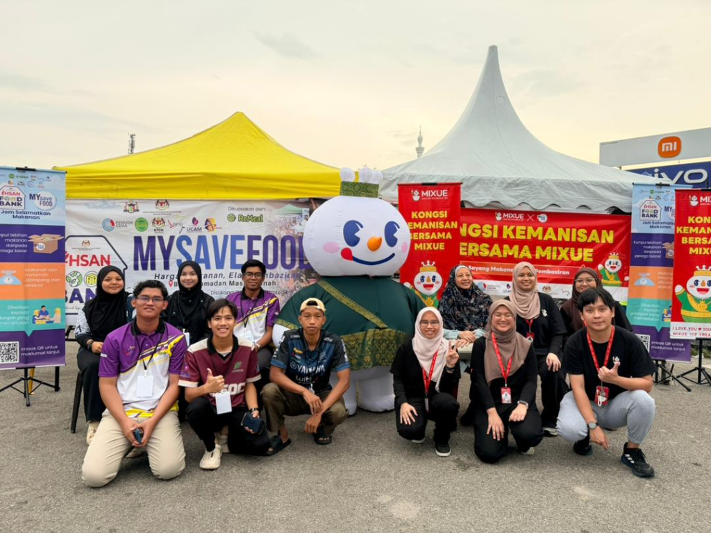 Usaha murni 10 sukarelawan Gerakan Pengguna Siswa (GPS) UCAM bersama rakan strategik dalam menyelamatkan lebihan makanan dan mengagihkan sumbangan di Bazar Ramadan Masjid Tanah.