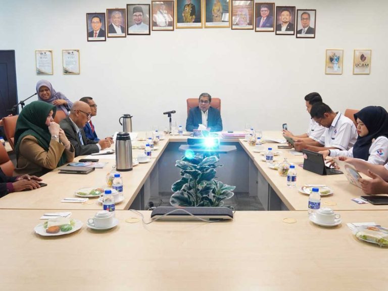 Lawatan pengurusan kolej felcra ke ucam 6