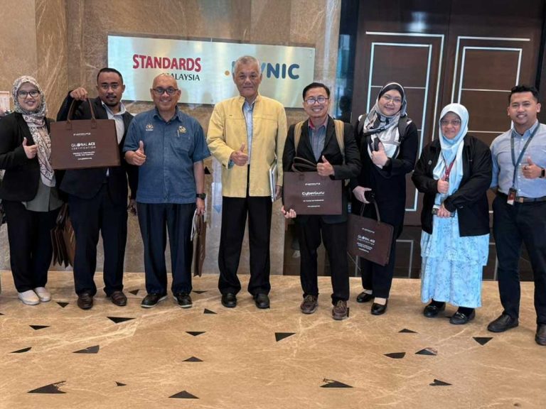 Lawatan rasmi ucam ke cybersecurity malaysia, cyberjaya