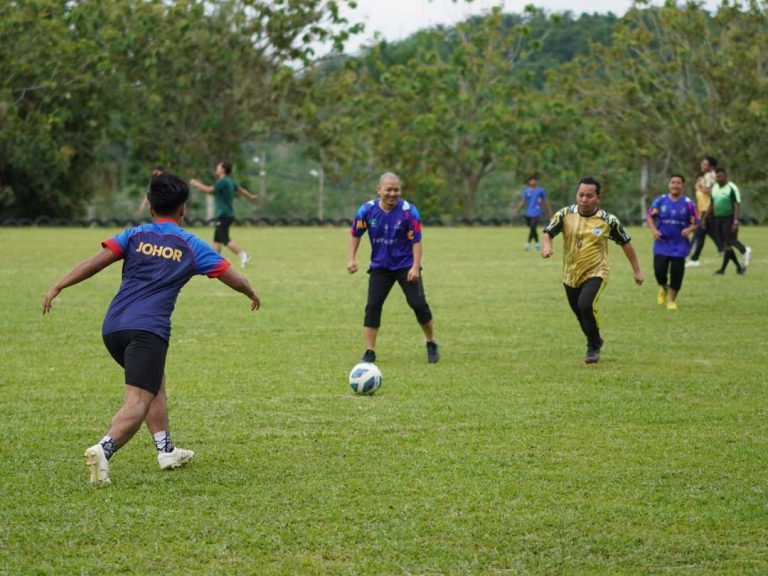 Perlawanan persahabatan bola sepak antara allstar ucam vs mrsm 3