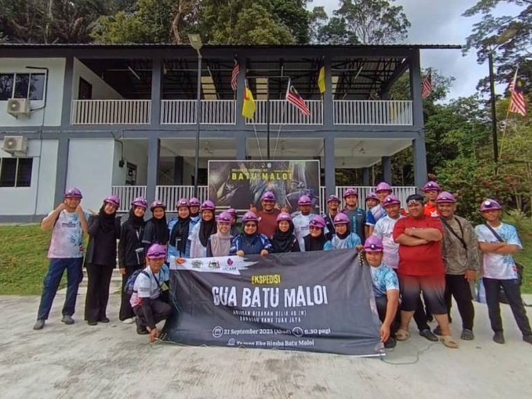 Program mendaki gunung datuk bersama siswa & siswi ucam pada september 2025 3