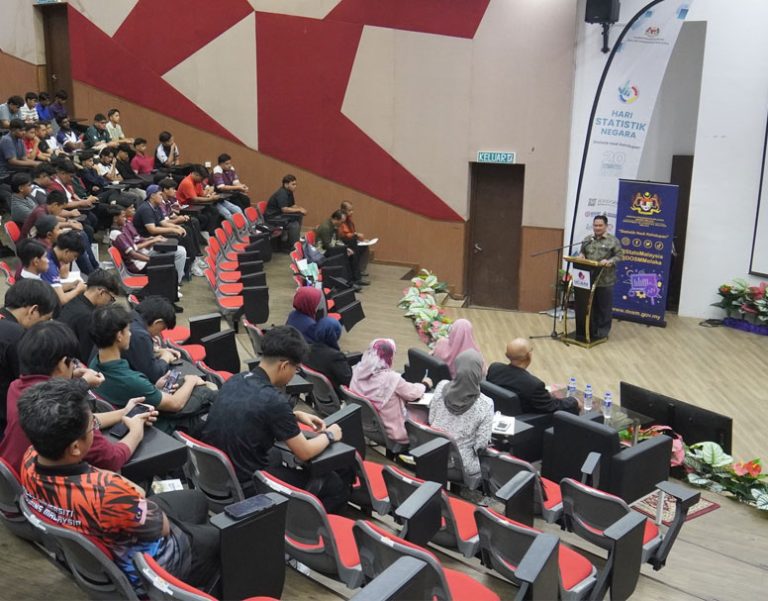 Program Literasi Statistik HSN 2025 di UCAM