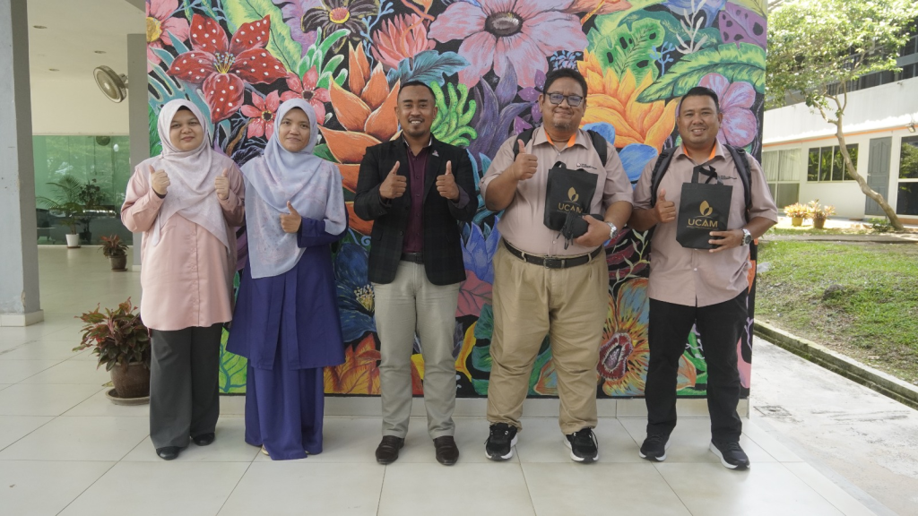 Sesi perbincangan kolaborasi strategik antara pengurusan UCAM dan FELDA Plantation Management Sdn Bhd.
