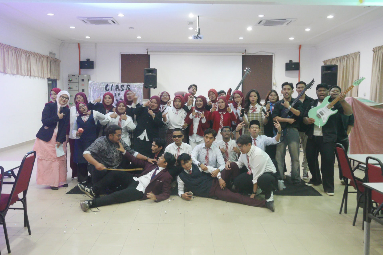 Program Aneka Ragam 'Back To School 2026' UCAM Cungkil Bakat Seni Mahasiswa