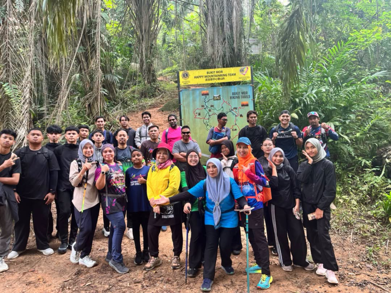 Tawanan Puncak Mor: Pelajar SKM UCAM dan Kembara Indah Alam Hijau Berjaya Tawan Bukit Mor